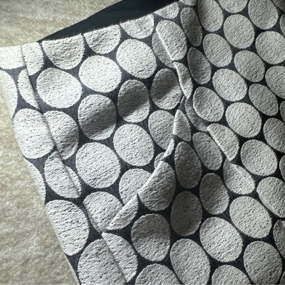 J Crew Size 2 Jacquard Geometric Design Skirt Back Zip Pockets White Gray EUC - Picture 7 of 8